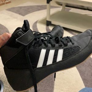 Wrestling shoes